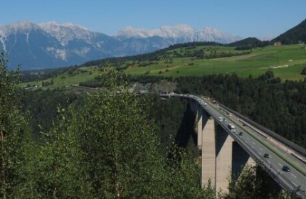 Internazionali, Austria: Ponte Lueg, pubblicato il calendario 2026 dei divieti di transito mezzi pesanti